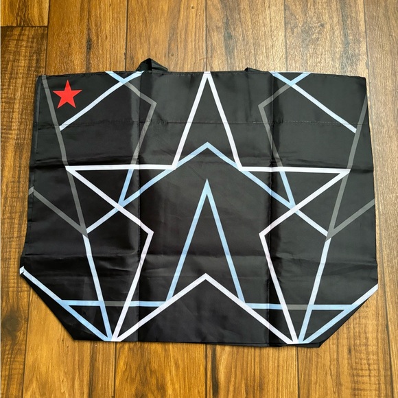 NWOT * Macy’s Water Proof Beach Bag * Large Capacity Tote / Hand Bag - Picture 2 of 7